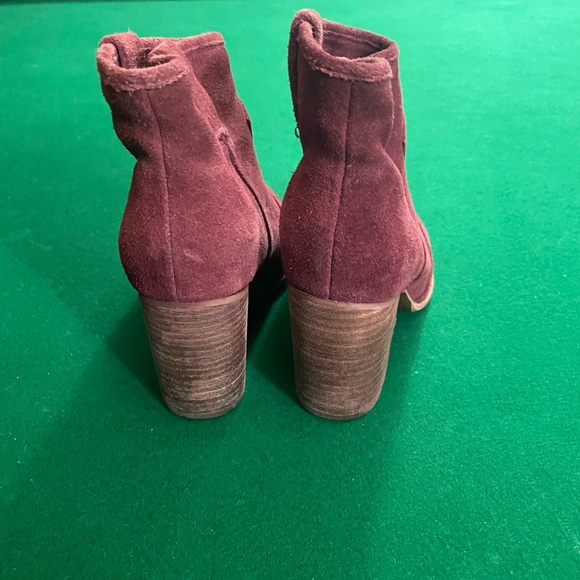 Splendid brand cute burgundy coloured suede boots - Picture 2 of 4